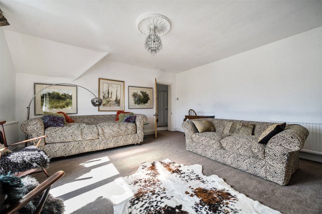 Flat 3, 27, Woodlands Road, Surrey photo 2
