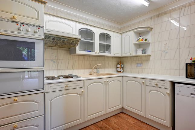 Flat for sale in Links Road, Gorleston, Great Yarmouth