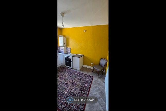 First Floor Flat, Browning Road, London photo 4