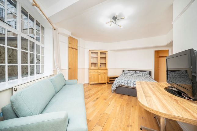 Flat 37, Russell Court, Woburn Place, London photo 4