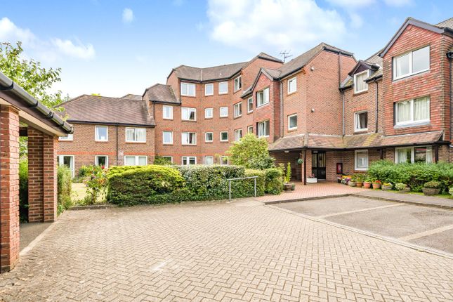 Guildford, Surrey GU1, 2 bedroom flat for sale - 64887491 | PrimeLocation