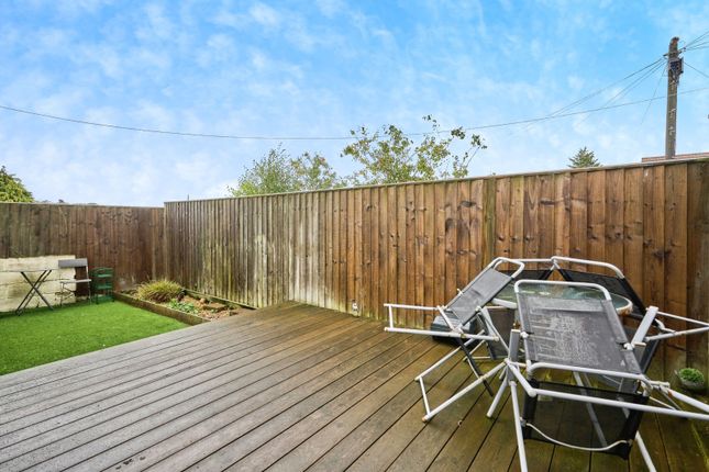 Flat 2, 21, Woodhill Close, Isle of Wight photo 2