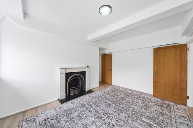 Flat to rent in Whiteheads Grove, London