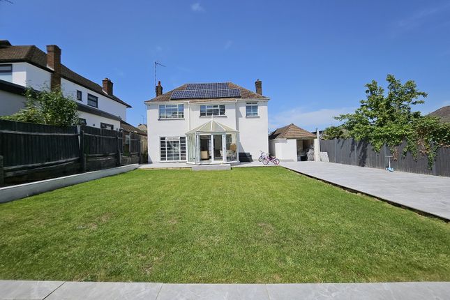 2 Graham Gardens, Luton photo 4