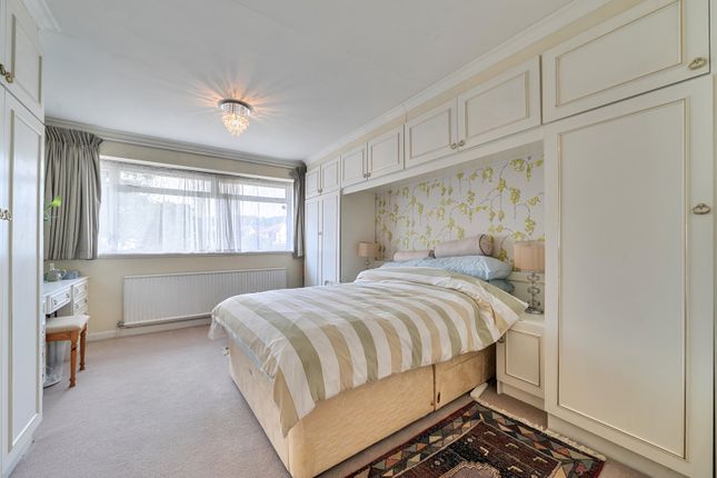73, Woodhall Gate, Pinner photo 4