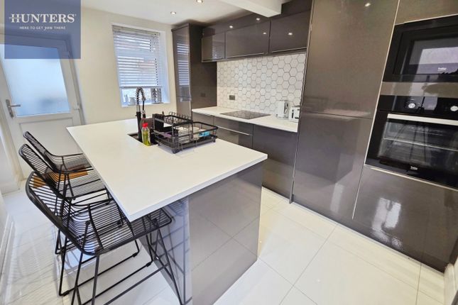 3, Dunraven Place, Bridgend photo 5