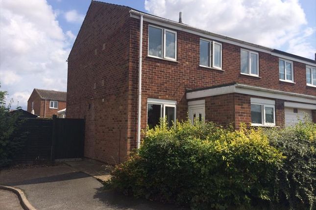 3 bed semi-detached house to rent in Beverley Close, Holton Le Clay