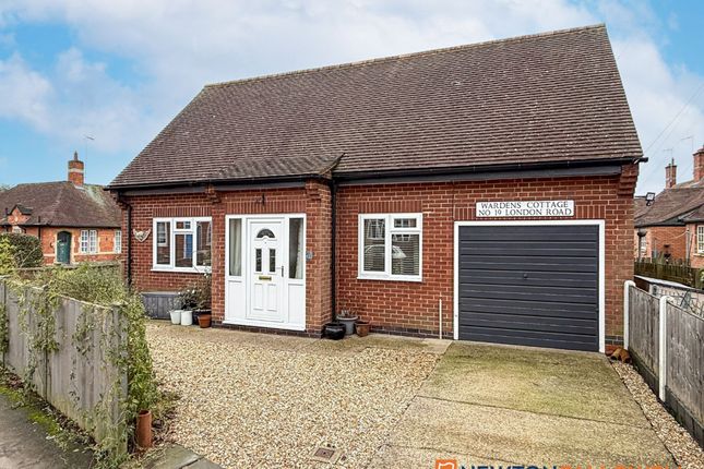 2-bed house on 19 Cottage Homes London Road, Newark, £210,000