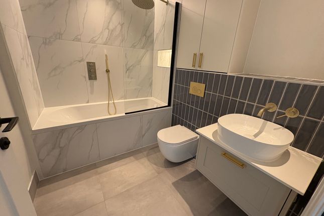 15, Bryanston Close, Southall photo 3