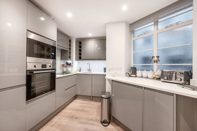 Flat to rent in Kensington High Street, High Street Kensington