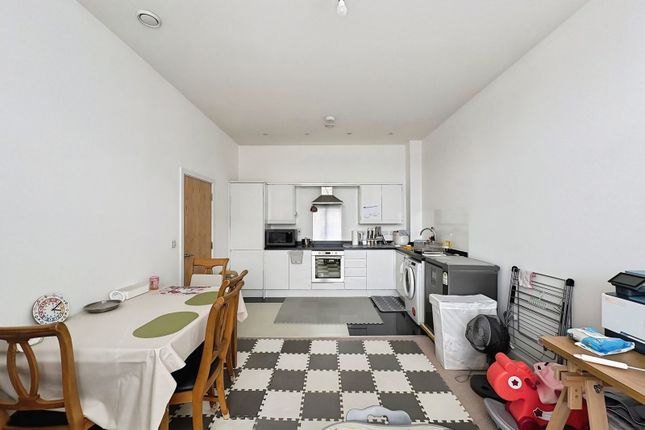 Flat 7, Bradley Court, 3, Knoll Road, Surrey photo 2