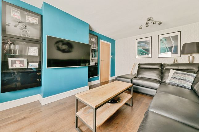 76, Broad Oak Way, Stevenage photo 4