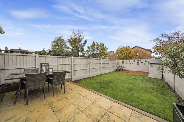7, Latham Close, Dartford photo 4