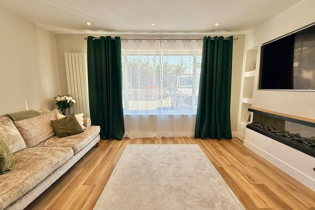 4 Laurel Lane, St. Leonards, RINGWOOD photo 4