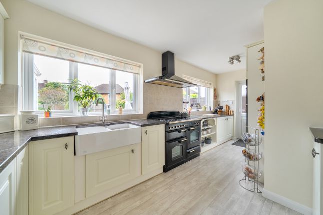 48, Wolsey Drive, Surrey photo 3