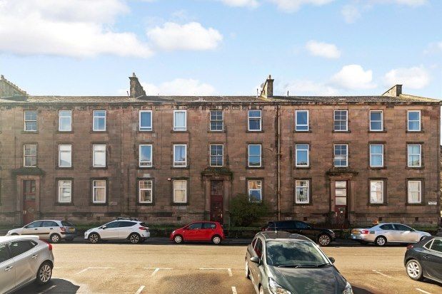 Thumbnail Flat to rent in Brisbane Street, Greenock