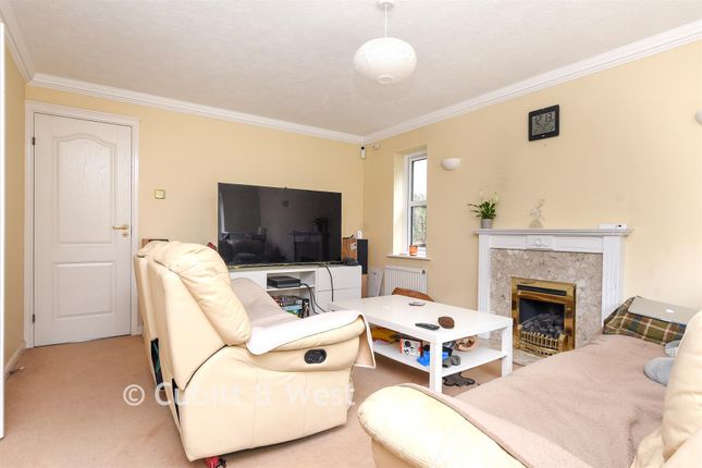11, Hillbury Gardens, Warlingham photo 3