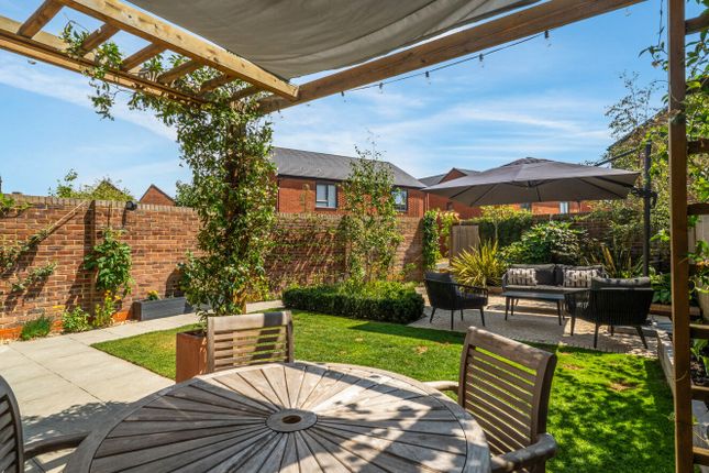 28, Ock Way, Surrey photo 4