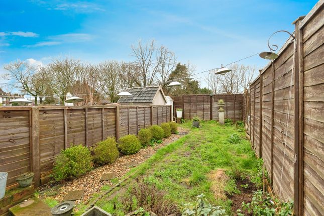 2, Bowling Green, Stevenage photo 4