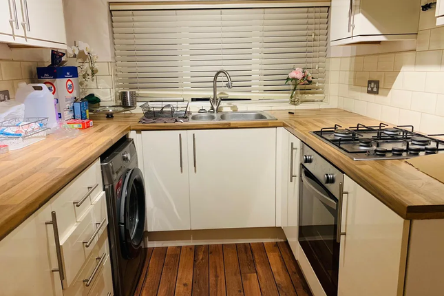 Terraced house to rent in Hall Lane, London