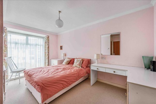 End terrace house for sale in Chiswick Quay, Hartington Road, London