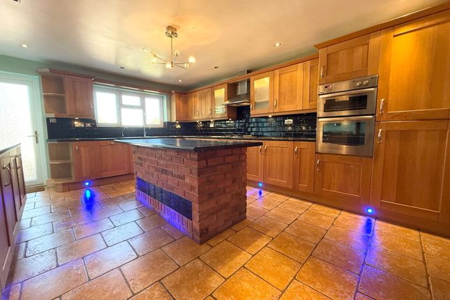 4, Parkview Road, Stourbridge photo 2
