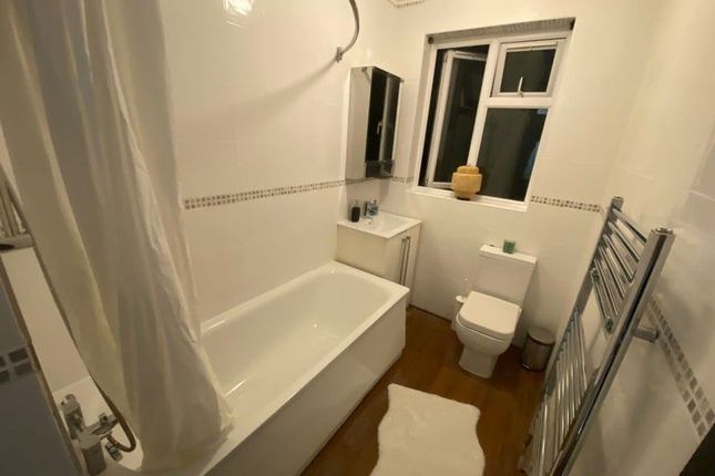 36, Canons Park Close, Canons Park photo 4