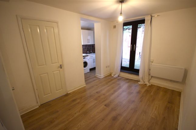 Thumbnail Flat to rent in Victoria Street, St. Albans, Hertfordshire