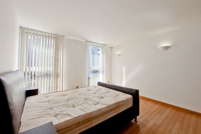 Westferry Road, Isle of dogs,London photo 4