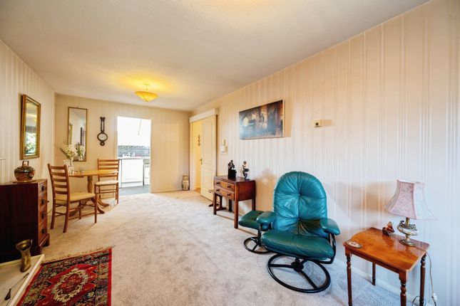 Flat 30, 354, Sea Front, Hampshire photo 4
