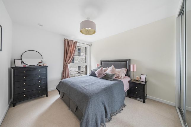 Flat for sale in Nyland Court, London