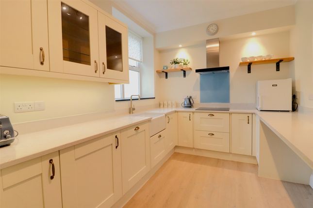 Flat 2, 5, Seymour Villas, Devon photo 2