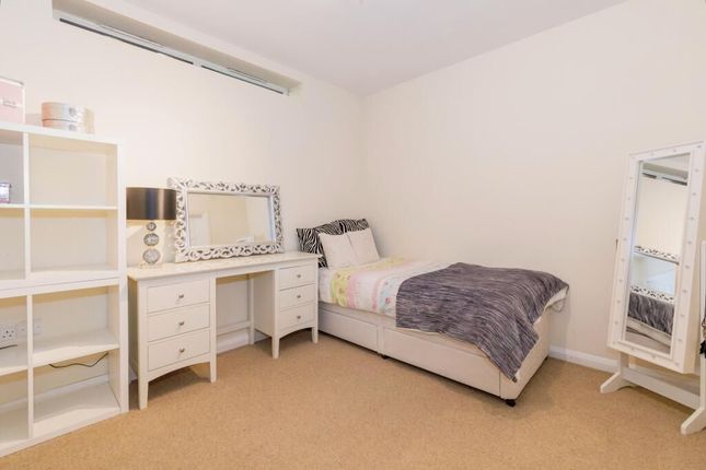 11A, Hay Croft, Thackley photo 3