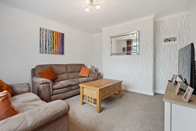 3 Touchhill Crescent, Stirling photo 3