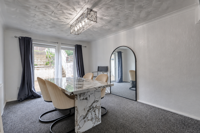 16, Mayhew Crescent, Buckinghamshire photo 3