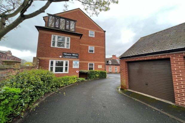 Flat to rent in Wyatts Mews, Worcester