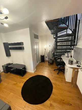 Very Private And Fully Furnished One Bedroom Terraced