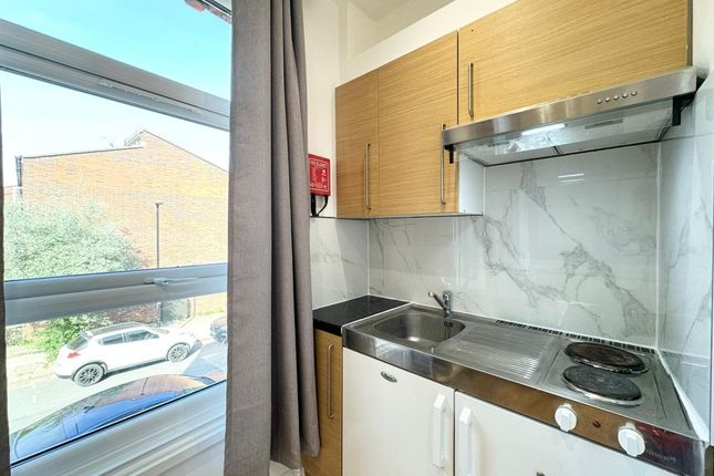 Flat 3, 51, Mulkern Road, Archway photo 2