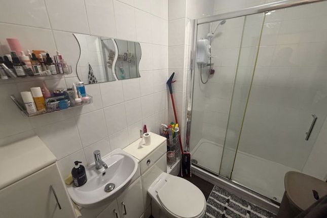 Flat 6,, Briarfield Gardens, Huddersfield photo 5