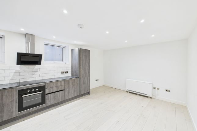 Cam03519G0-Pr0417-Still003