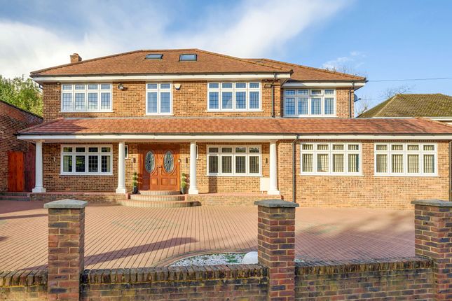 Thumbnail Detached house for sale in Daws Lea, High Wycombe