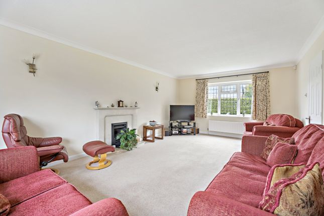 Laurel Bank,, Park Grove, Buckinghamshire photo 4