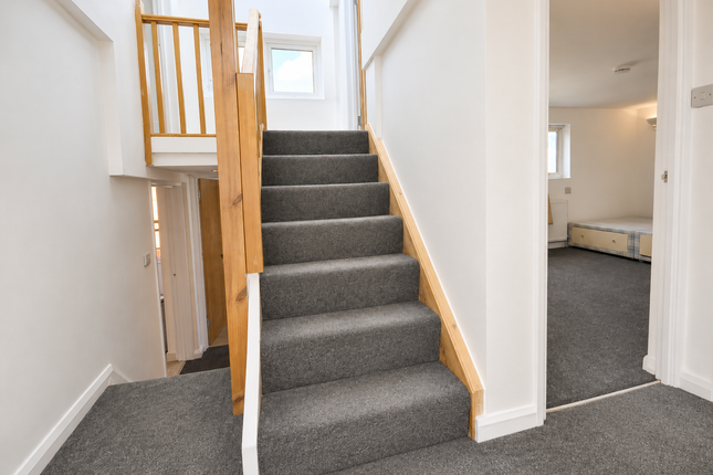 Flat 5, 12 Alfred Road, London photo 4