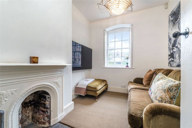 Flat to rent in New Court, Lutton Terrace