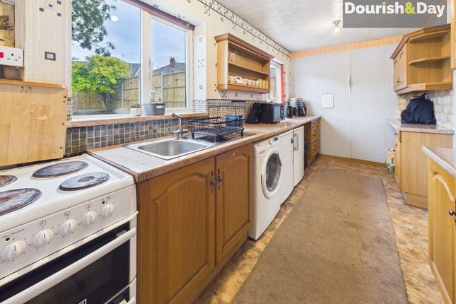 12 The Holmes, Wolverhampton photo 4