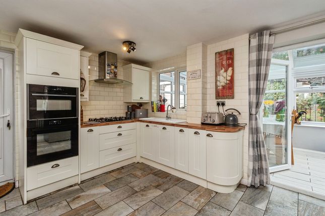 21, Midhurst Drive, Cannock photo 2