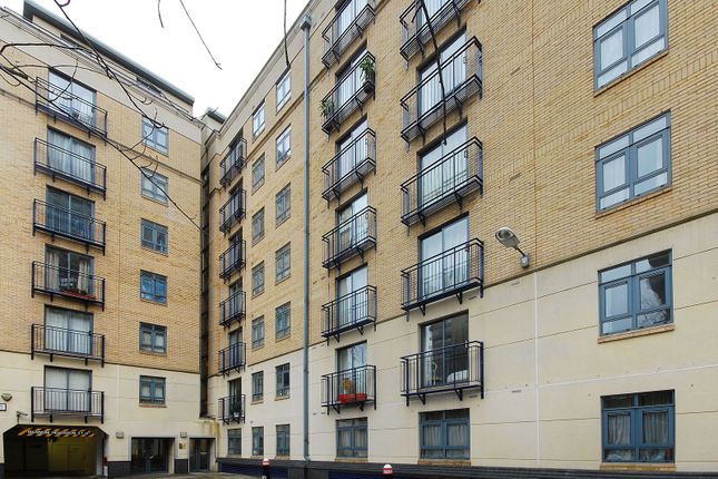 2-bed flat on Bridgewater Square, City, £6,500/mo