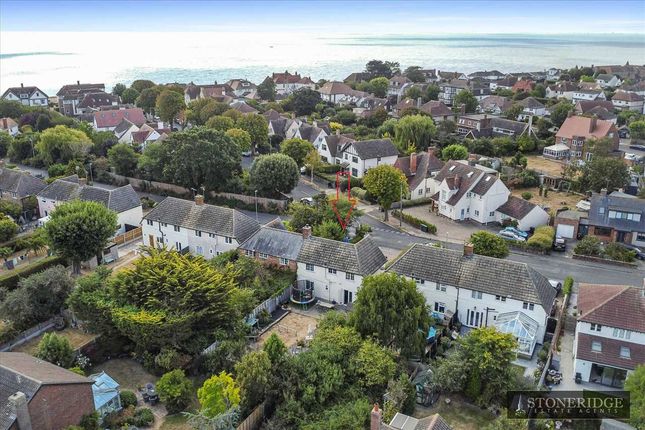 48, Pole Barn Lane, Frinton on sea photo 2