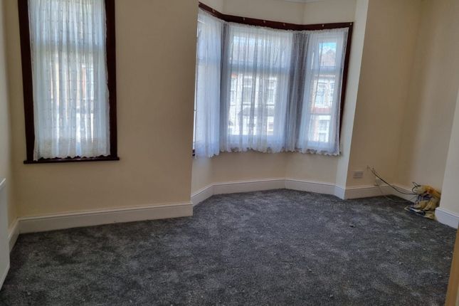 15 Grosvenor Road, London photo 2