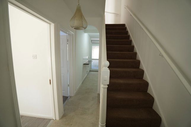 195, Valence Avenue, Dagenham photo 3